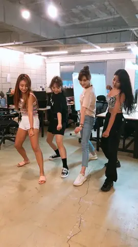 @inaseo33 @jjuya2004 다들 바쁘다 바뻐 ㅋㅋㅋ 함께 즐길 사람 손🙌 #아이엠지나 #koreangirl #model #만능사운드 #funny #fyp #foryou #우쥬록스