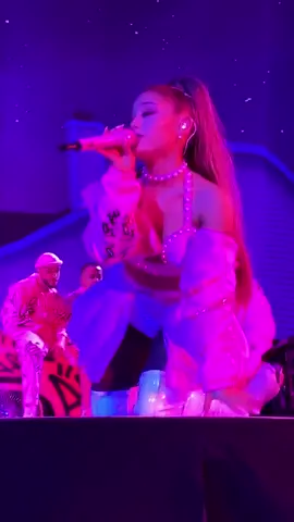you may not see it but i swear she looked at us for a second #arianagrande #sweetenerworldtour #swt #7rings #fyp #foryou #foryoupage #vienna
