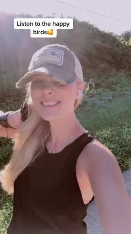 Happy Thursday! #MomsofTikTok #singlemom #over40club #singlelife #countrygirl #workout #laceemup #goodmorning #motivation #thursdaymotivation #birds