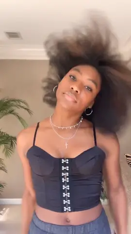 dc: @ondreazlopez 🖤 #foryou #dance #tiktokdance #TokyoOlympics #elfMagicAct #SlurpeeSummer #BestCosplay #LetsFaceIt #bighair #afro #blackgirl #viral
