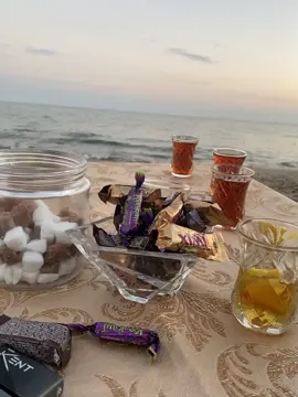 Deniz qiraqi suyun sesi samovar çayi👍👍👍
