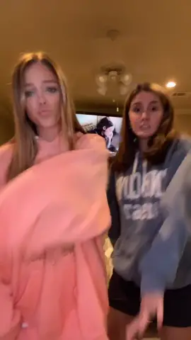 like if you think the criminal minds playing is more interesting than us dancing #dance #criminalminds #bestie #fyp @skylarsirk8