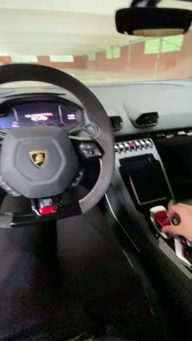 Waking up the bull!! #lamborghini #huracan #coldstart #revving #huracanevo #loud #loudexhaust #popsandbangs #huracanevo #bull #lovemyjob