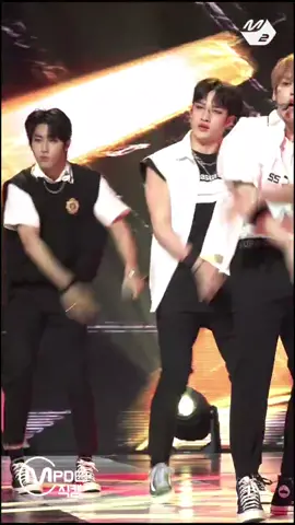 방리더 카리스마에 반했찬🐺💕 #m2 #mpd직캠 #mcountdown #StrayKids #스트레이키즈 #BANGCHAN #방찬 #Easy @jypestraykids