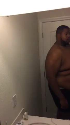 Grind don’t stop baby!! #bigmen #bigmenofcolor #blackmenfitness #blackmenkillingit#fatloss #transformation