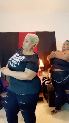 #ChiliDogYum #fyp #fatgirlmagic #tiktokmoms #wholenewgame #InMyAEJeans #Mipan #UmbrellaChallenge #dance #bbws