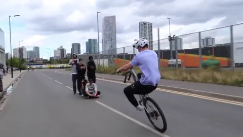 Such a fun no front wheel race the other day! FULL VIDEO ON MY YOUTUBE TONIGHT AT 8PM!! #jake100 #C100 #downtoride #collectivebikes #wheelie #bikelife