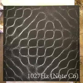 Sand vibrating to SOUND frequencies, creates geometric PATTERN! - #cymatics #frequency #soundhealing #scienceexperiments #oddlysatisfying