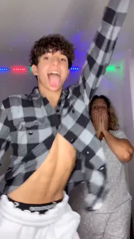 doing this dance in front of my mom😳 (she took my phone at the end😭) #BeautyTips #dance #fyp #dancecan43 #mom #Relationship #tiktok #boy