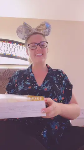 First class shenanigans 😂 #TikTokRecipe #firstclass #deltaairlines #delta #deltaair #flying #flyingduringcorona #disneyworld #unboxing #snackbox
