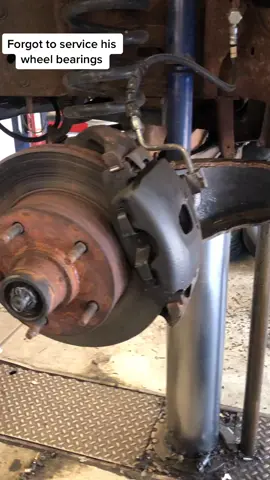 Customers complaint wobbling while driving did his own brakes forgot to service his hub bearings #fyp #foryoupage #mechanic #essential #foryou