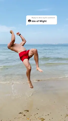 Reply to @alice.ray3 CORRECT! 🙌🏻Beach day today & time with my family - oh & a backflip! 😍