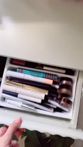 #lipstickcheck #makeup #makeupmusthaves #beautyfavorites #lipstickfavorites #moodflip