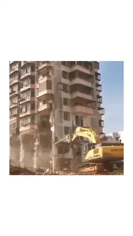 👉🏻 ещё БОЛЬШЕ видео в нашем инстаграме 👈🏻 #спецтехника #снос #здание #техника #демонтаж
