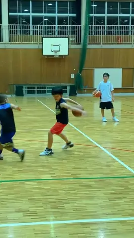 Use your imagination... #basketball #youtube #ミニバス ☀︎想像力こそ日本の最大の武器なのに、大人が抑制してしまっている。好きにやったらいい。失敗していい。怒られないようにやるスポーツは楽しくねえよな。まずはバスケを好きになる事から始めよう