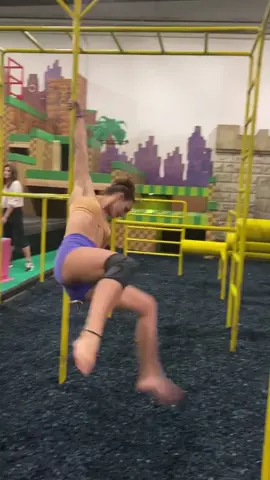 #pole #acro #poledance #acrobat #stronggirl