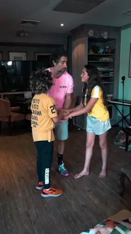 Querem brincar de esconde-esconde? Papai é next level! 😉 #family #kids #fyp #viral #games
