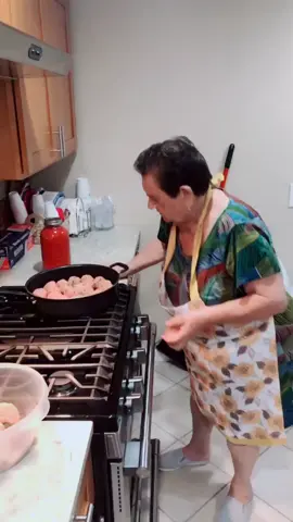 Making meatballs with Nonna Pia 👵 🇮🇹 PART 2! #nonnapia #meatball #food #italian #homemade #fyp #foryoupage