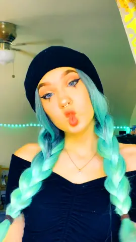 if this gets a million likes i’ll dye my hair green😜😜😌😌😔😔😃😃 pack it up alt anna from frozen ( wig is SNY239 by @donalovehair hehe)