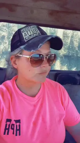 #fyp #foryou #foryoupage #freightliner #hay #hot #viral #trend #femalefarmer #truck #lookwhaticando #na