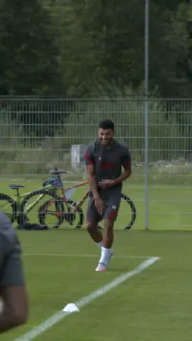 The Reds marked Ox’s birthday with a singalong yesterday 🤩🎉 #lfc #fyp #foryoupage #trending #birthday #Preseason
