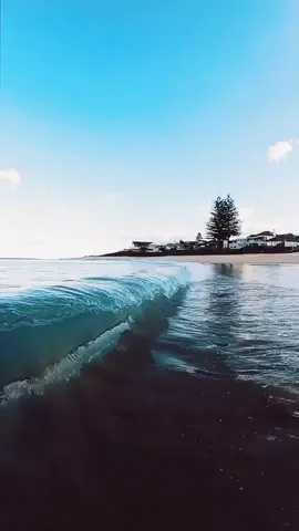 Waves breaking on the shore 😍🔥💦... #australia #satisfying #gopro #goprohero7 #AustraliaCheck #underwater
