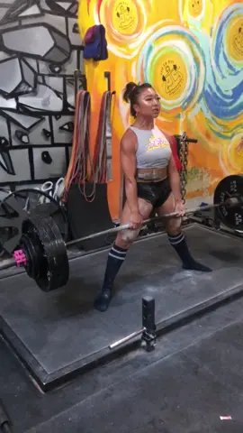 ‼️THANK YOU FOR A MILLION‼️😭🥳🙏🏽💙 here is the video that started it all— 390lbs at 121lbs 💪🏽 #powerlifting #gymshark @gymshark #girlswholift