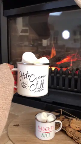 Hot coco and chill ✨ #christmas #christmasvibes #foryou #fyp #christmasmug #foryoupage #businesswoman #shopsmall #DIY