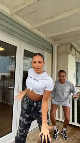 Back with the sis 🙃  #redwinechallenge #dancetrend #dancechallenge
