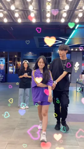 Tự nhiên có trai đẹp ở đâu xuất hiện đỡ tui nên tiện tay thì dắt về lun :)))) @maivuluan @fanny_tran