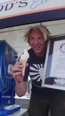 Fastest electric #icecream van: 118.9 km/h (73.9 mph) Edd China 🇬🇧 scooped himself a place in the new #GWR2021 book🍦