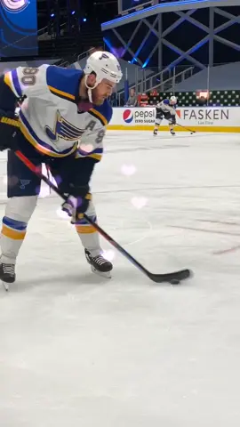 It sure is #oddlysatisfying watching O’Reilly warmup 🙂 #NHL #hockey #StanleyCup #hockeytok #sports