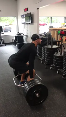 Let's go🚨🚨🚨 @etthehiphoppreacher #gogetit #goheavy #work #hockey #deadlift #workout #DateNight #grind