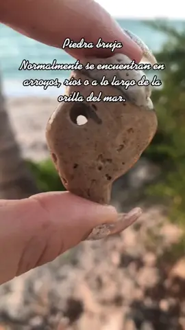 Piedra bruja (pon pausa para leer) #piedras #piedrabruja #brujaverde #thegreenwitch #mar