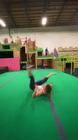 Always flowing :) #acrobat #gymnastics #flow #movement