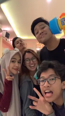 Siapa yg paling photogenic hayoo ? 🤣 | ig : regitafarahdiba