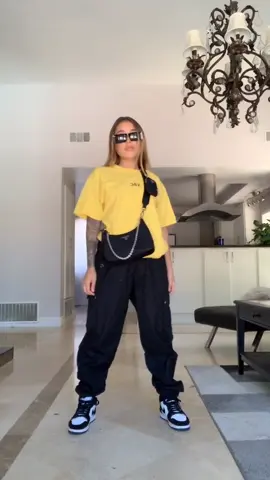 Styling some pieces that will be up on my depop tonight at 5pm PST, follow my insta to stay updated ☺️ #fitcheck #depop #StreetFashion #OutfitChange