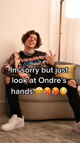 HIS VEINS!!! 🥵🥵 but like Ondre watching this like: 👁💧👄💧👁 this is what you think of me....I’m sorry but this dude is attractive in many ways 😂