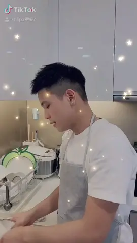 Thích hát nhưng mẹ lại bắt rửa bát 😆