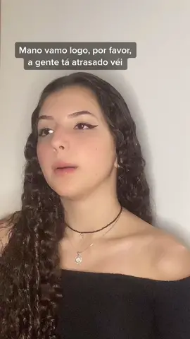 Pov: eu estava esperando meu amigo se arrumar pra gente sair até que...