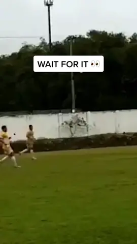 Just wait for it 👀🤣 #foryou #fyp #foryoupage #4u #football #Soccer #futbol #futebol #galleryplay