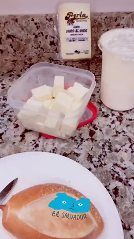 Quien no a comido así no sabe lo que se pierde 🤤😋#panconfrijoles #comidasalvadoreña #sasonsalvadoreño #elsalvadortiktok #guanacosentiktok #salvi