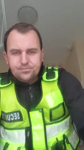 #amnotgonnagetatiktokcrush #robprice #fypシ #welsh #security #dadbod #duet #laugh