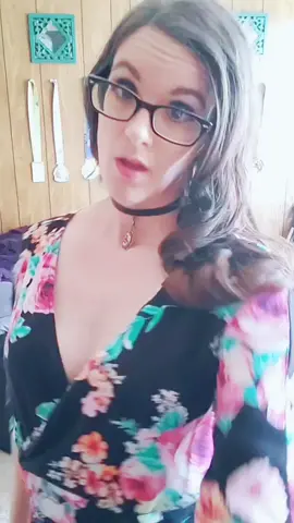 where's my tribute? #goddess #femaledom #kinktok #over30 #polyamory #polyamorous #tribute #thruplegoals #bisexual #Pride #thrupple #relationships