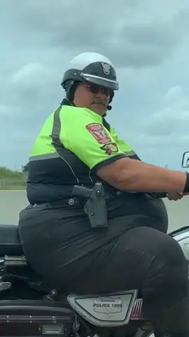👮🏼‍♂️SLOW DOWN!.👮🏼‍♂️ #Fyp #foryou #cops #donuts #motorcycle #motorcyclecop #tiktok #imdead #lol