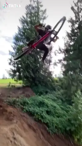 Go big or go home 😳🔥 #sport1news #sport1 #bikelife #mountainbike #tricks @espn (Source: @paulgenovese/IG)