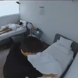 jhope oppa bangun tidur langsung beresin kasur, tapi gua malah salfok sama yang masih tidur#bts_official_bighit #btsarmy #inthesoop