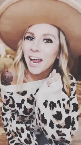 Just call me basic b*tch Becky because I’m at level 100 when I hear the word Fall! #fall #basic #decoration #sorrynotsorry #becky #leopard #excited