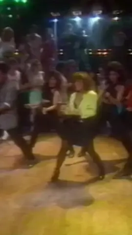 Anybody else have this Friday feeling 💃🏻 going into the long weekend?! 🙋‍♀️✨ #fbf @mtv