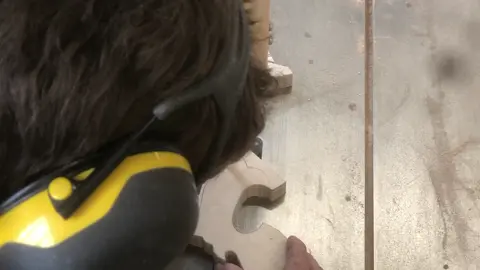 Move your head. This was tricky with the camera in the way also to big of blade for such tight curves.  #woodworking #foryou #mood #satisfying #tool